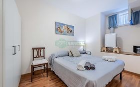 Daniela, Pied-A-Terre Al Vaticano